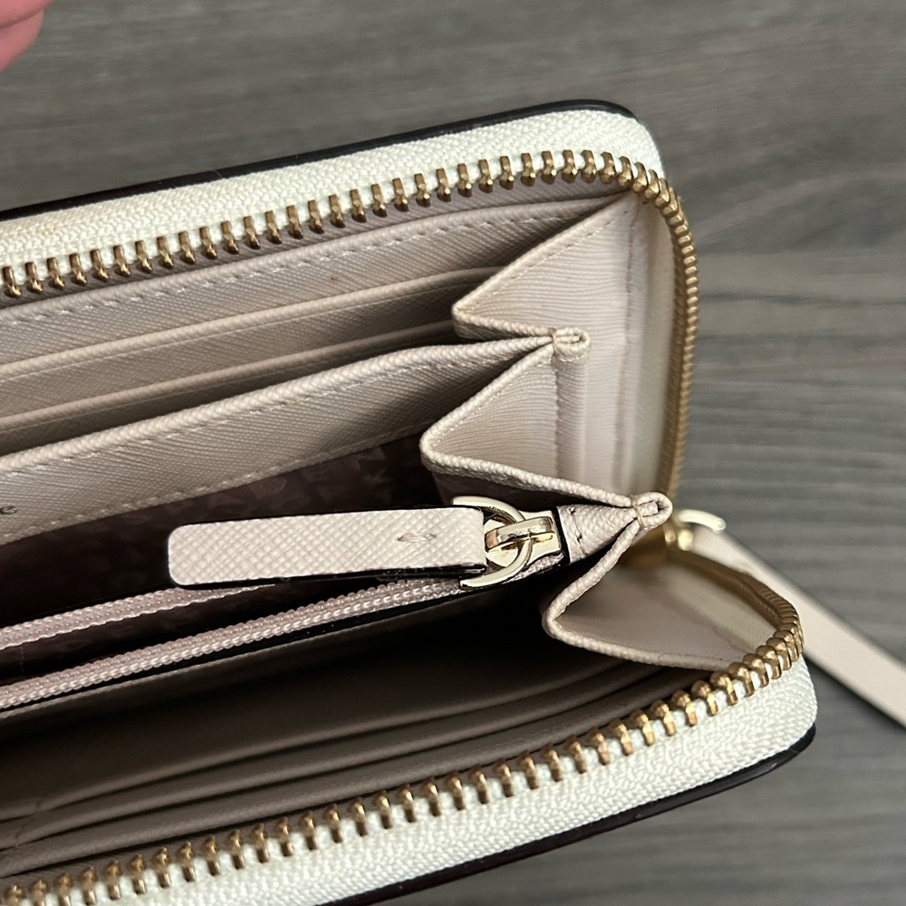 Kate Spade Wallet - Picture 6 of 10